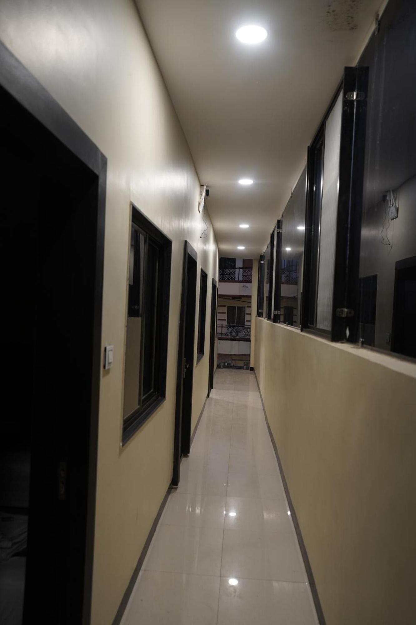 Hotel Dev Kripa ウッジャイン エクステリア 写真