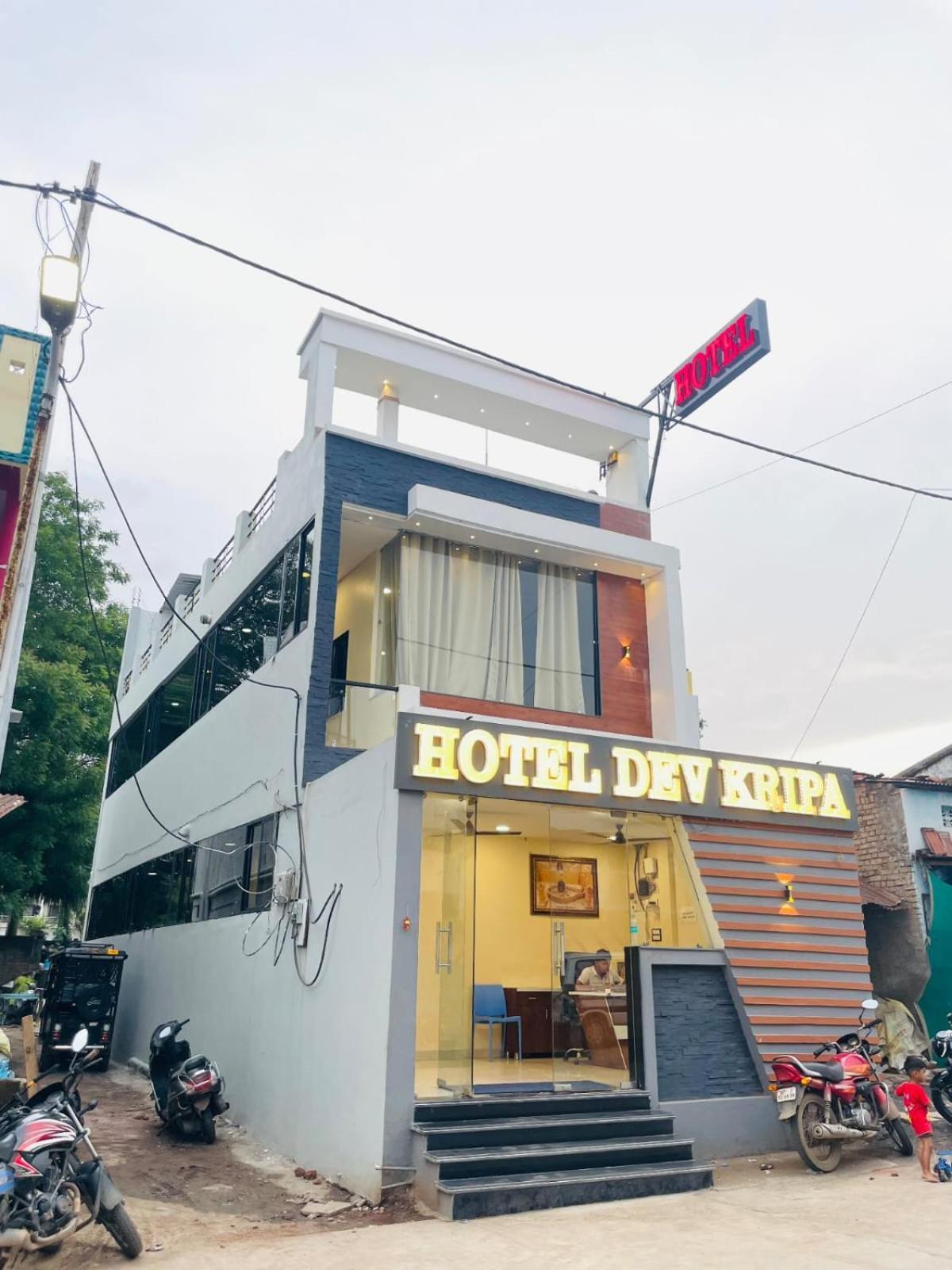 Hotel Dev Kripa ウッジャイン エクステリア 写真